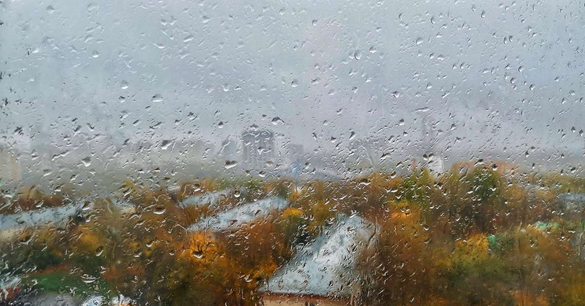 Жаркое сухое лето и прохладная влажная зима. Дождь осенью пасмурно. Ташкент осень дождь. Дождь осень во Владимире. Серая осень за окнами дождь.