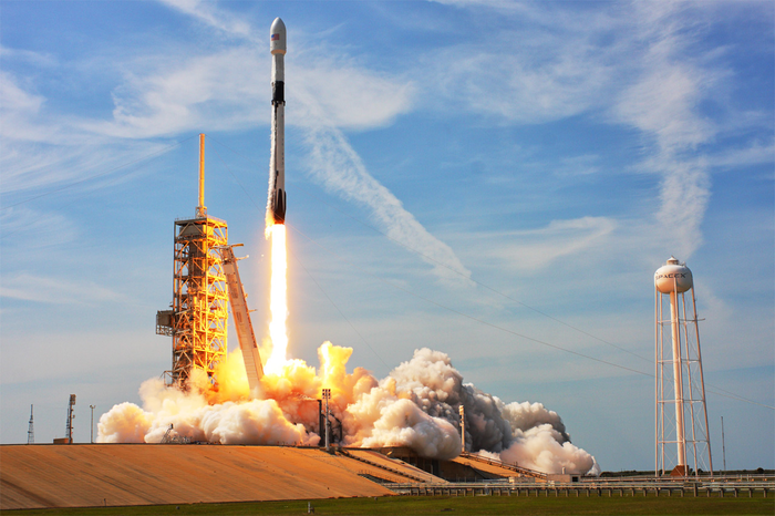 SpaceX      Falcon 9      SpaceX, Dragon 2, Falcon 9, 