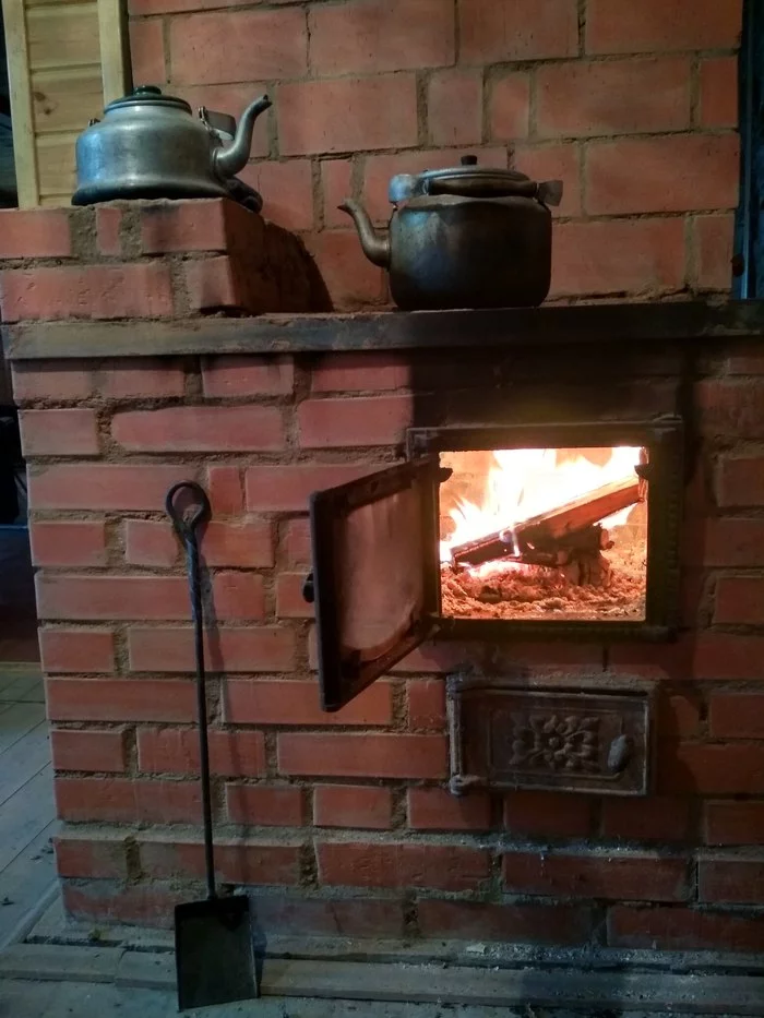 Беседа чайников - Моё, Фотография, Печка, Чайник, Огонь, Дача