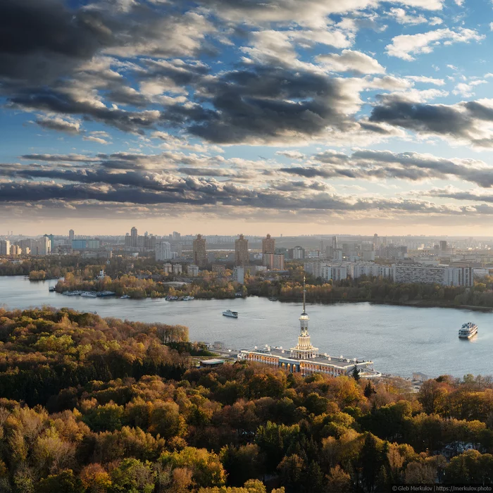 River Station. Autumn - My, Moscow, I want criticism, Roof, Town, The photo, Sunset, River Station, River, Composite materials, Evening, Backlight, Longpost, Text, Autumn, Ship