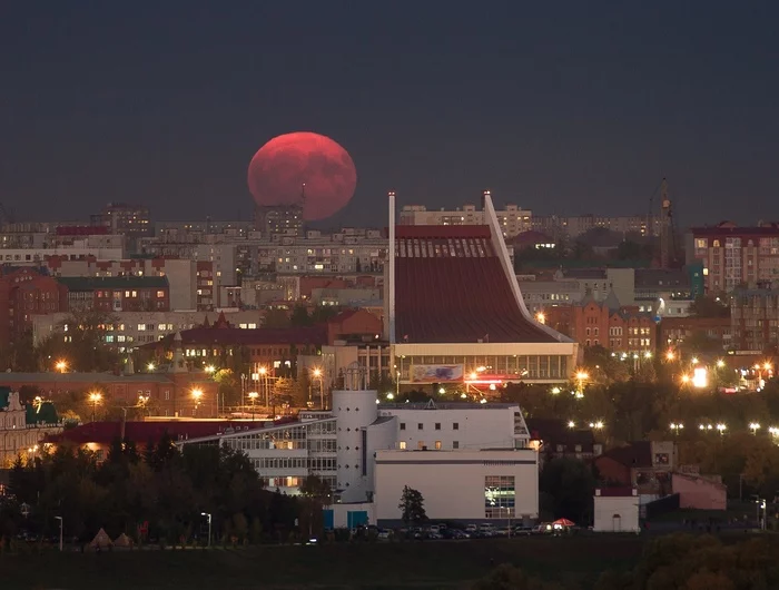 Full moon over Omsk - My, Omsk, moon, Full moon, The photo, Photographer, Alexey Golubev, Street photography, Russia, Landscape, Canon, Longpost