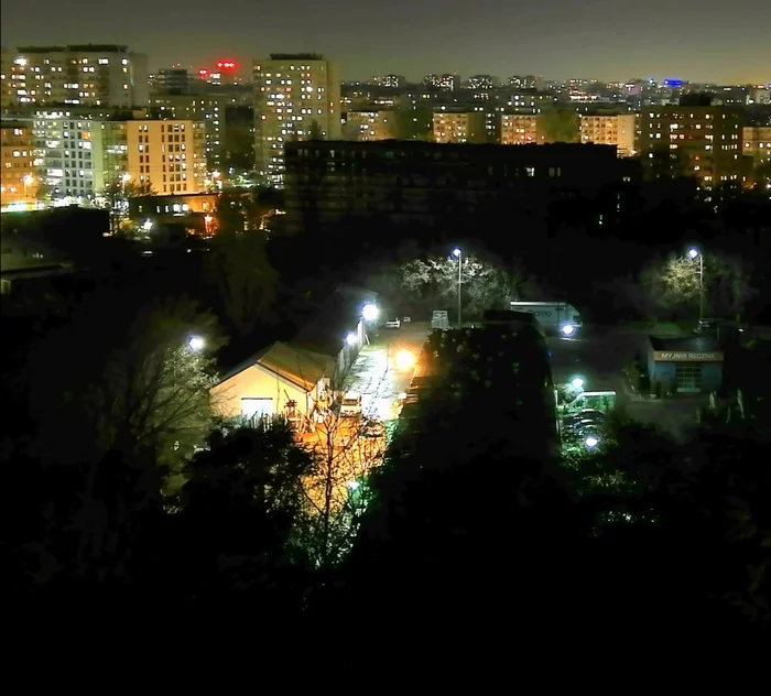 View of the city at night. Warsaw, from the mountain. Huawei P20Lite in night mode and plus the use of a tripod - My, Новичок, Night, Beginning photographer, Night city, November, Height, beauty, The photo, Mobile photography, Photographer, Nikon, Huawei, Canon