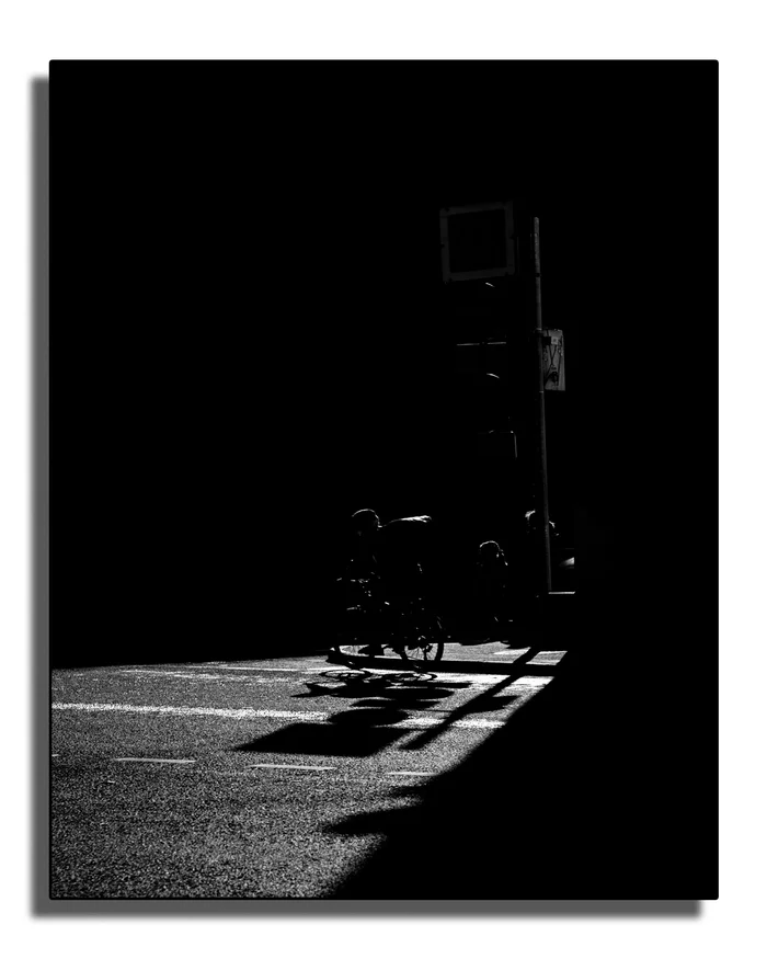 Tenisto | - My, The photo, Photographer, Black and white photo, Town, Cityscapes, Shadow, Saint Petersburg, Black and white, Longpost, Street photography