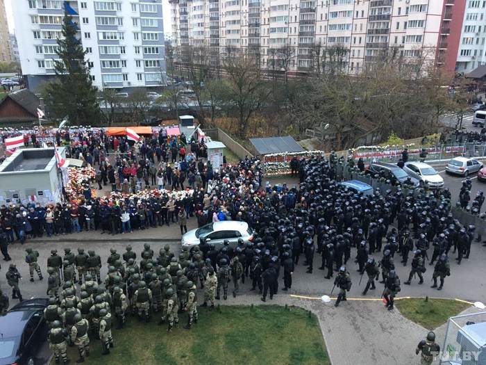 А вот и электорат привезли - Республика Беларусь, Политика, Протесты в Беларуси