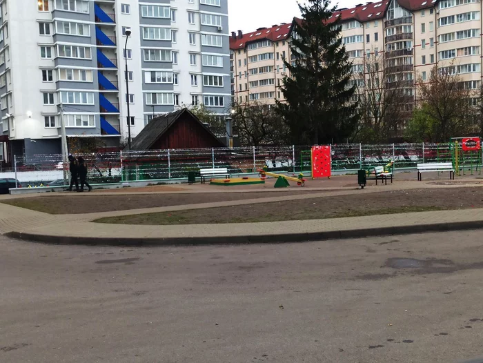 Protesters who were hiding from security forces in basements and apartments on the Square of Changes were able to leave - Republic of Belarus, Politics, Protests in Belarus, news, Minsk, Video, Longpost