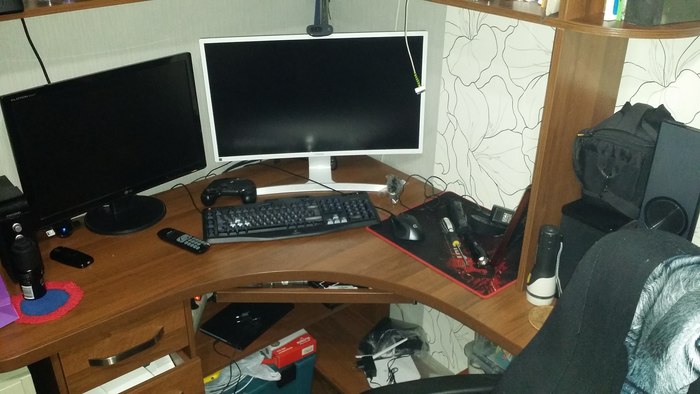 Компьютерный стол Компьютерный стол, Кот, Длиннопост