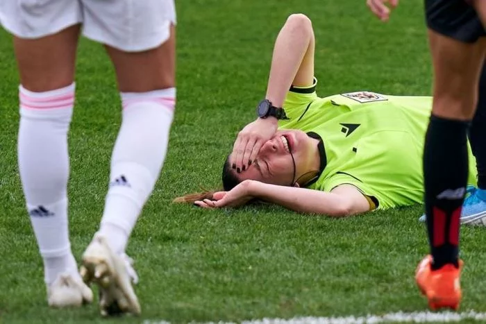 Women's football is very brutal - Women's soccer, Blow to the head, Knockdown