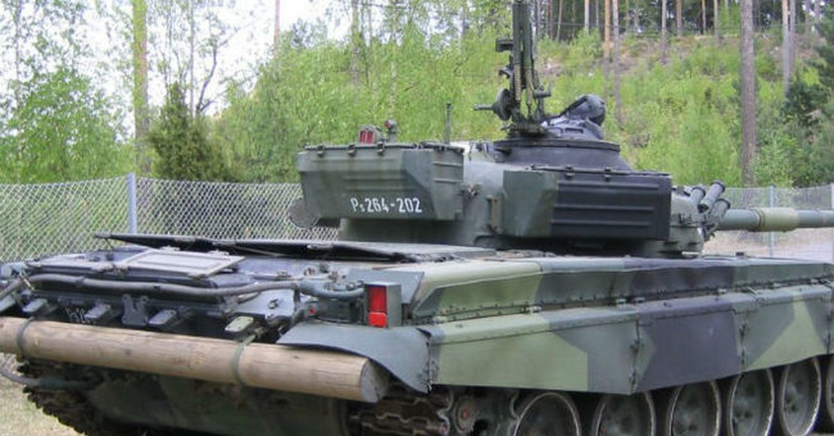 Зачем танк. T-72m1 Finland. Финский т-72. Танк т-72 Финляндия. Танк т72 сзади.