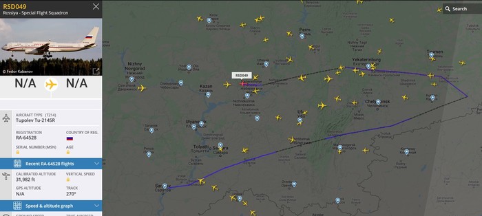 Who is this circling above us? - Aviation, Flightradar24, Tu-214