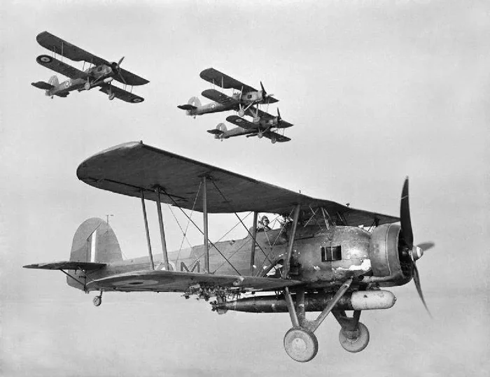 Fairey Swordfish. Как допотопная «Авоська» стала заслуженным ветераном - ВМФ, История, Вторая мировая война, Корабль, Великобритания, Морские сражения, Длиннопост