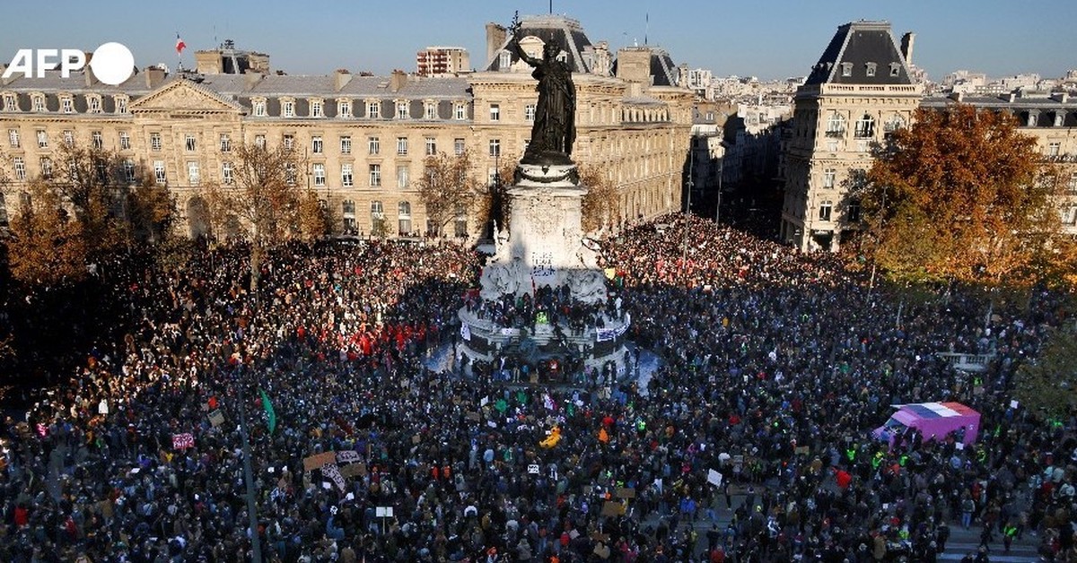 Франция выступила. Protest in France. Митинг в Париже 17 октября. Франция митинг 1980. Demonstration in France.