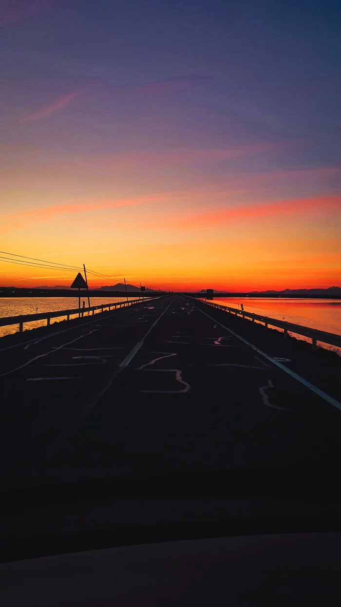 Road across the lake - My, Spain, Mobile photography, Road, Sunset, Photo on sneaker, Landscape