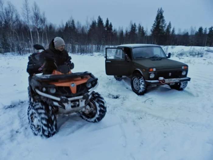 Combat Niva and the ATV are back on the tough route! Winches are being worked on at URA, PerekatiKolsky - My, Niva, 4x4, Offroad, Swamp, Murmansk, Kola Peninsula, Murmansk region, ATV, Lada, Auto, Pokatushki, Arctic, Victory, Power lines, Snow, Winter, Windlass, Video, Longpost