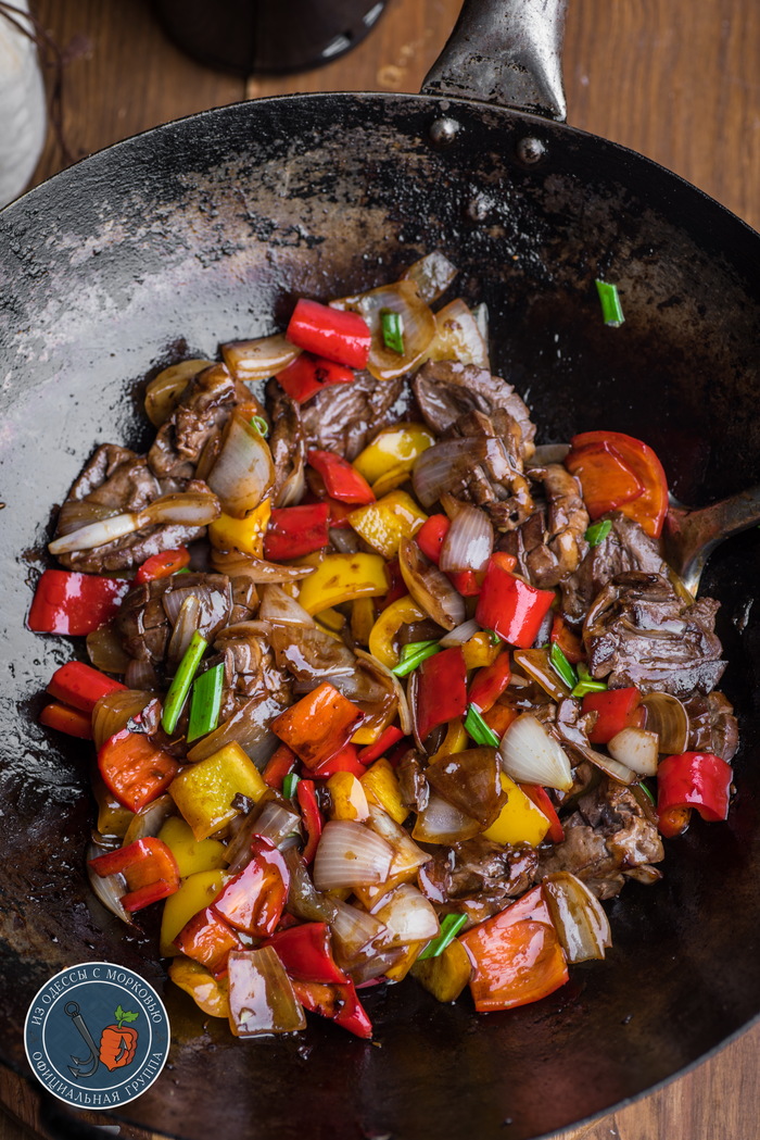 Пожарить желудки с овощами