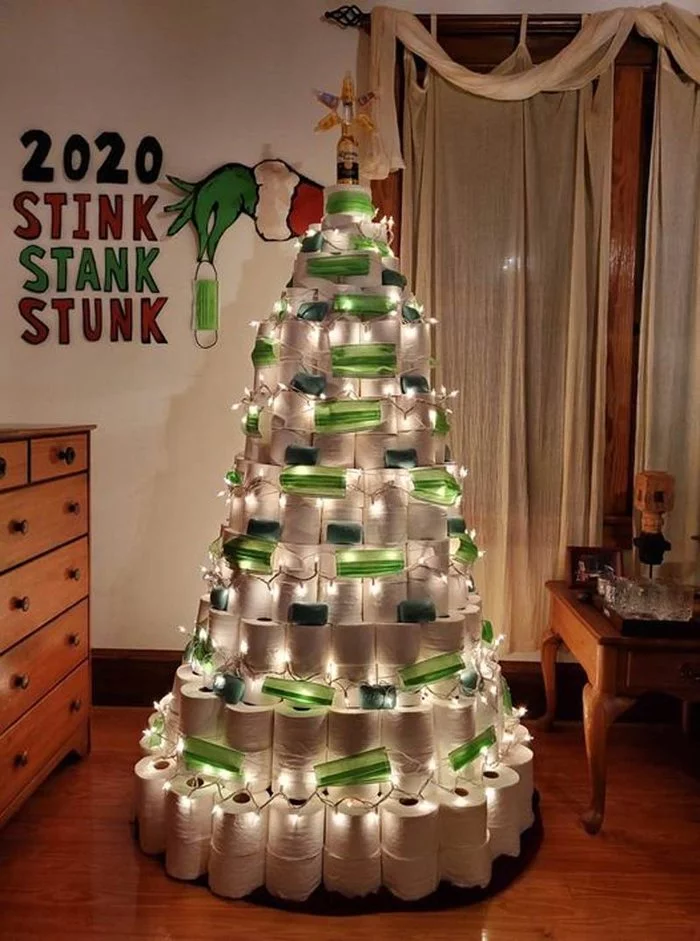 The verb, like the year, is wrong - Christmas tree, Toilet paper, Mask, Beer, Corona Extra Beer, 2020