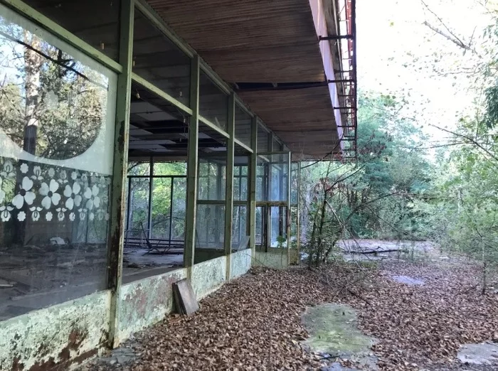 Super preserved store in Pripyat. We found jeans and sneakers. Department store - My, Chernobyl, Pripyat, Department store, the USSR, Abandoned, Video