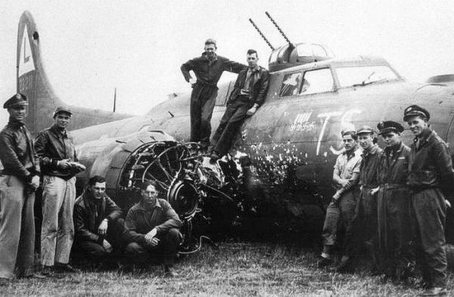 B-17: легенда небес и орудие преступления - Моё, Самолет, Летающая крепость, Вторая мировая война, Авиация, Бомбардировщик, Длиннопост