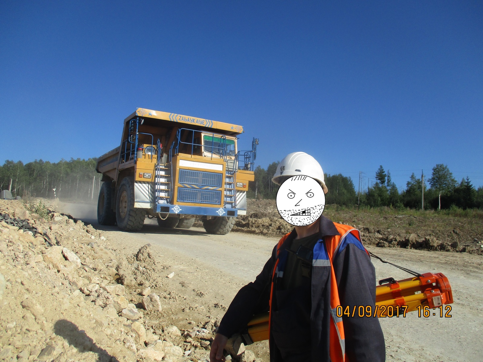 Technique at the gold deposit. - My, Field, BelAZ, Technics, Gold, Caterpillar, Longpost, My