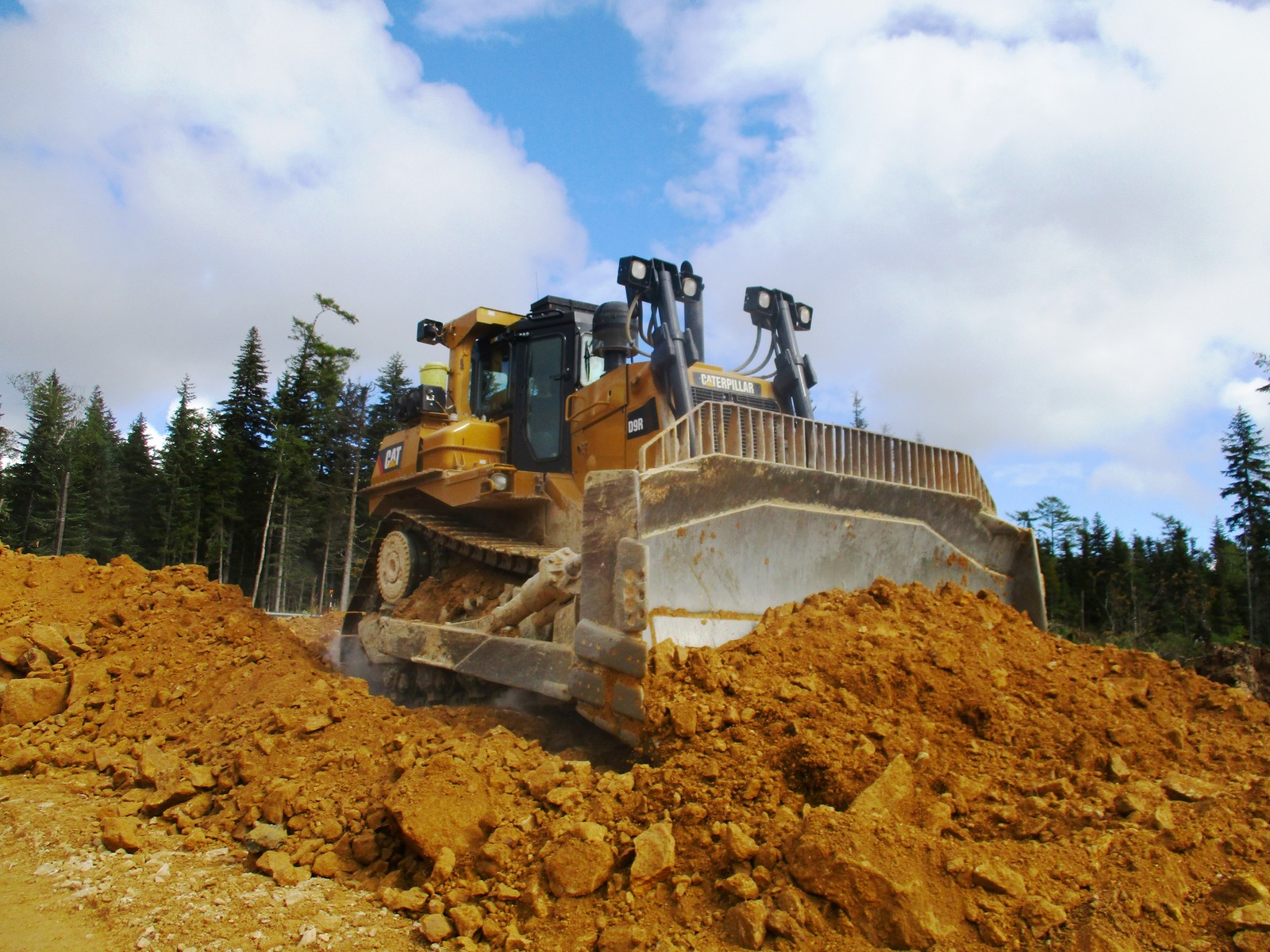 Technique at the gold deposit. - My, Field, BelAZ, Technics, Gold, Caterpillar, Longpost, My