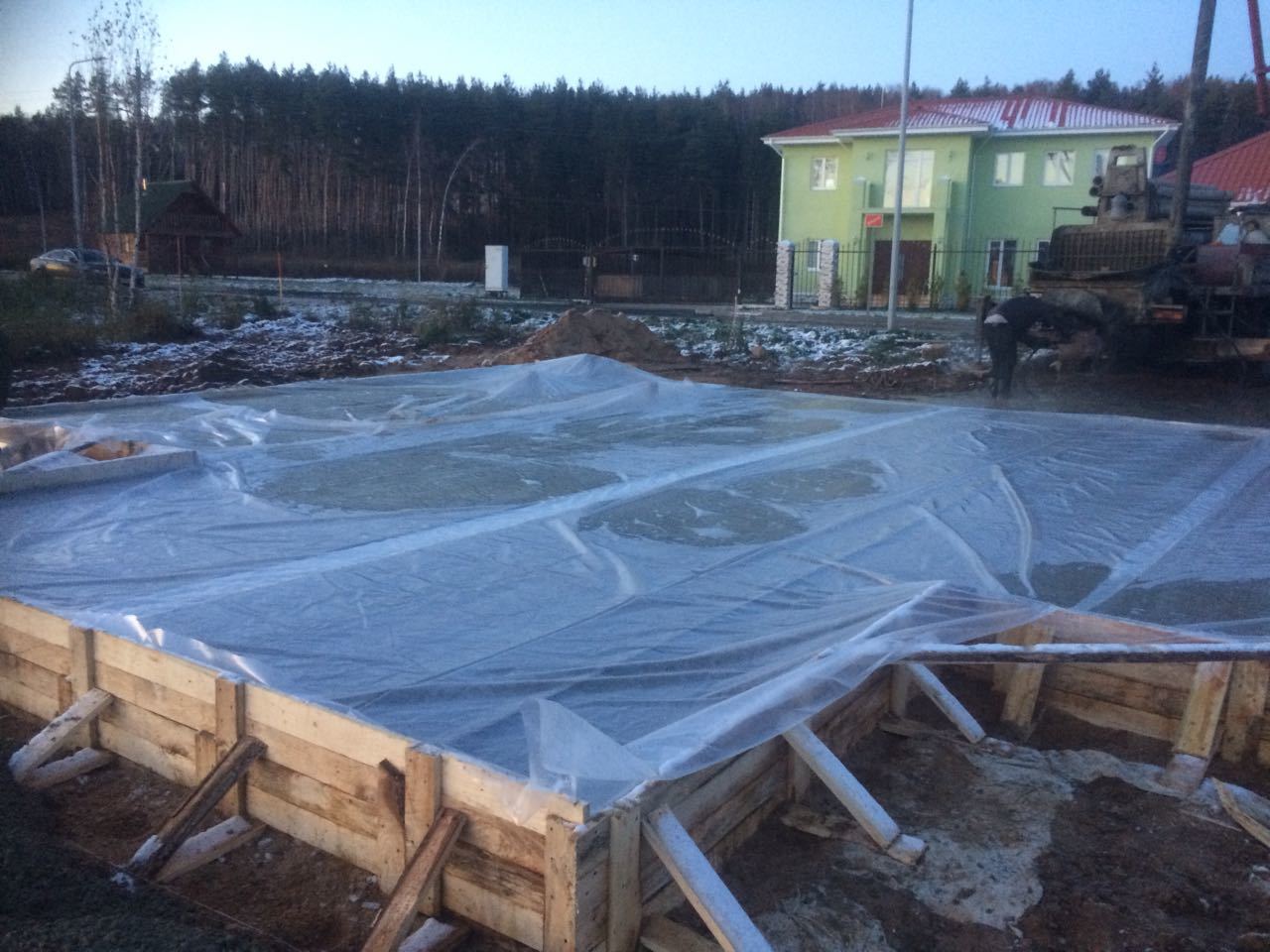 Monolithic reinforced concrete slab for the house and screw piles for the terrace. - My, Foundation, , Screw piles, Home construction, Monolith, , Concrete, Half-timbered, Longpost