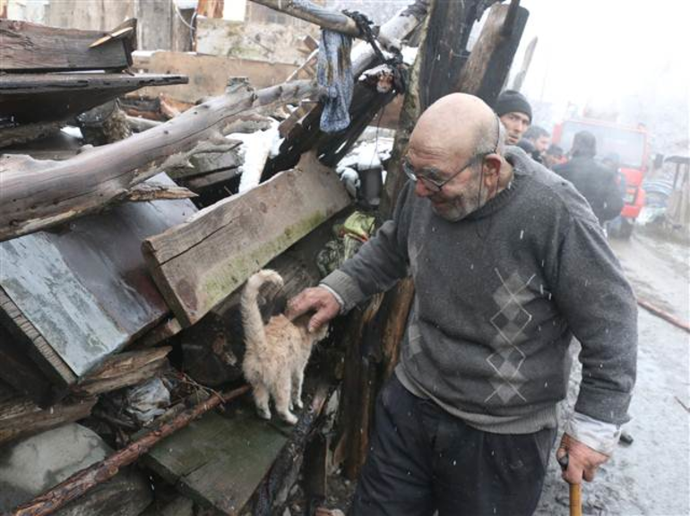 Tragedy and happiness in an instant - Grandfather, Turkey, cat, Fire, Longpost