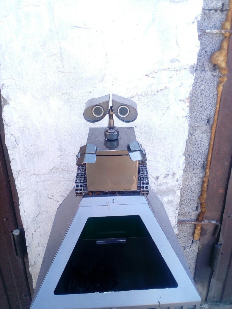 hobby welder - Hobby, Welder, Chappie, Wall-e, Longpost, Not mine