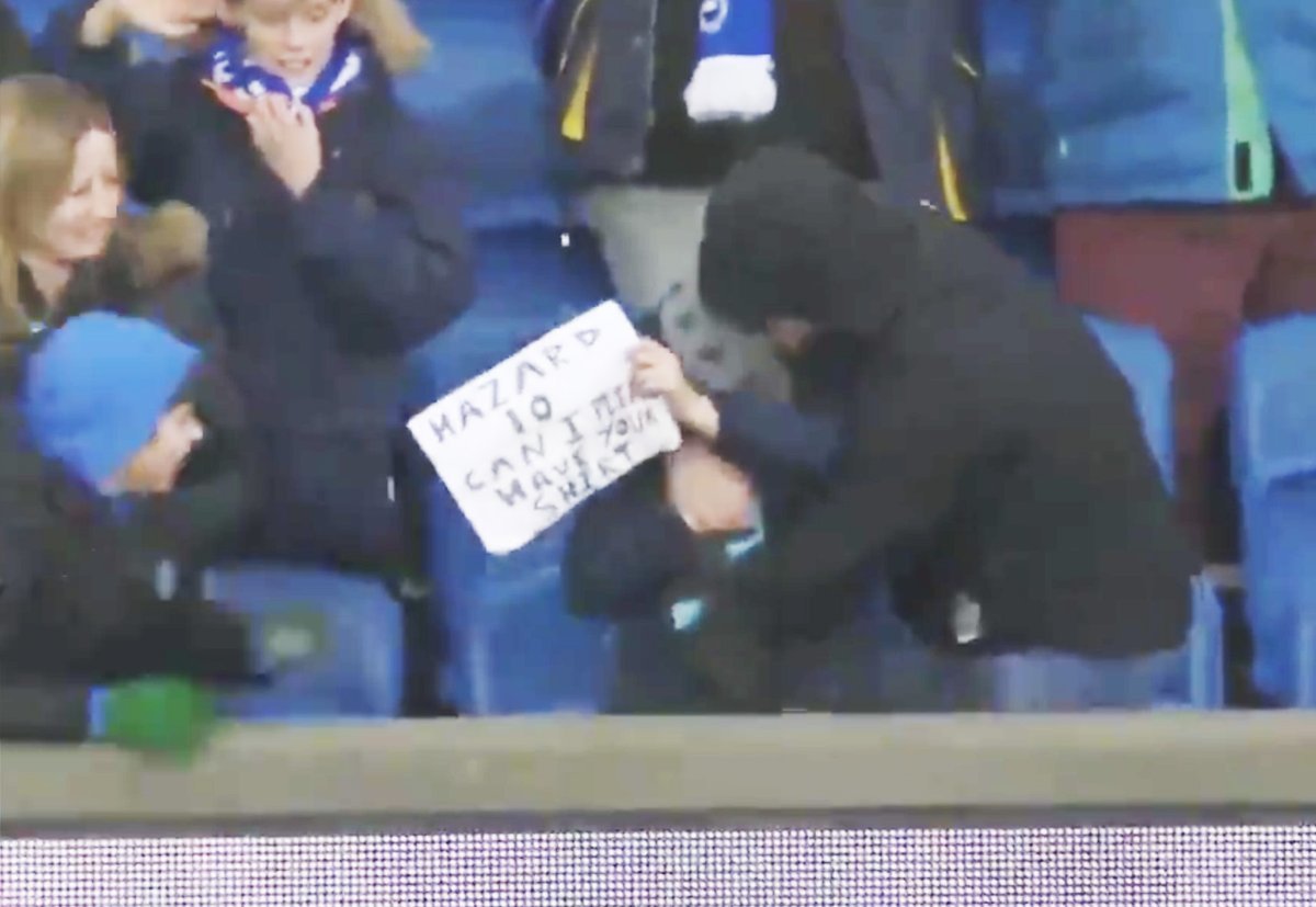 Eden Hazard gave a boy a T-shirt - Football, Eden Hazard, Chelsea, Longpost, English Premier League