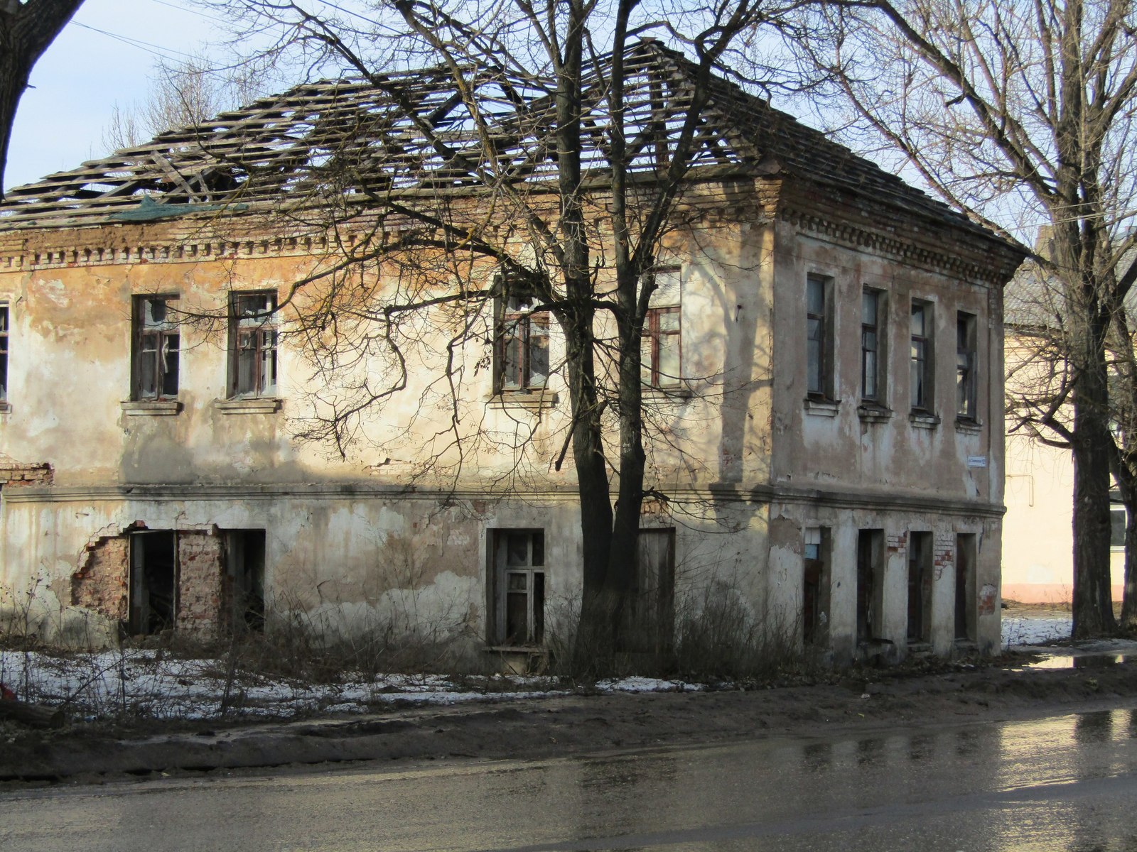 Вязьма- «Город воинской славы». А вот исторические памятники-дома культурного наследия этого города. - Вязьма, Памятник, Руины, Бездействие власти, Разруха, Достопримечательности, История России, Длиннопост