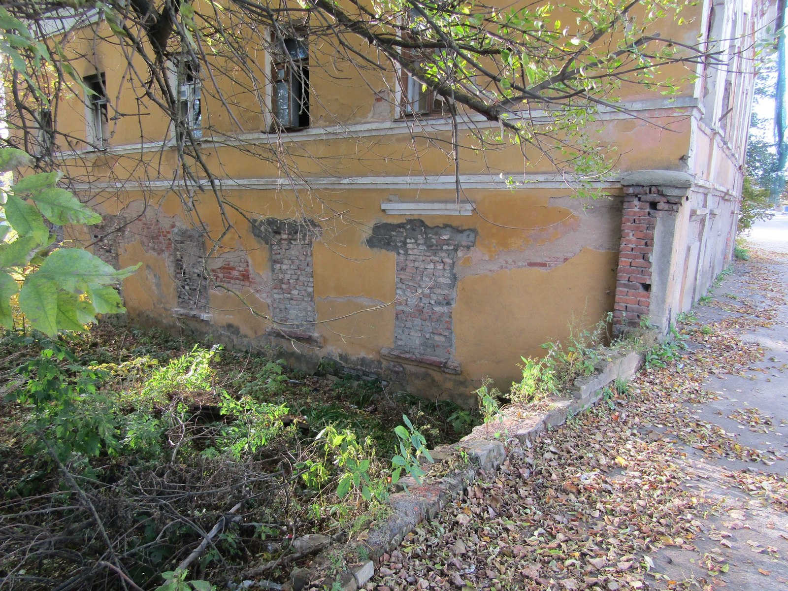 Vyazma - City of military glory. But the historical monuments are the houses of the cultural heritage of this city. - Vyazma, Monument, Ruin, Inaction of the authorities, Devastation, sights, История России, Longpost