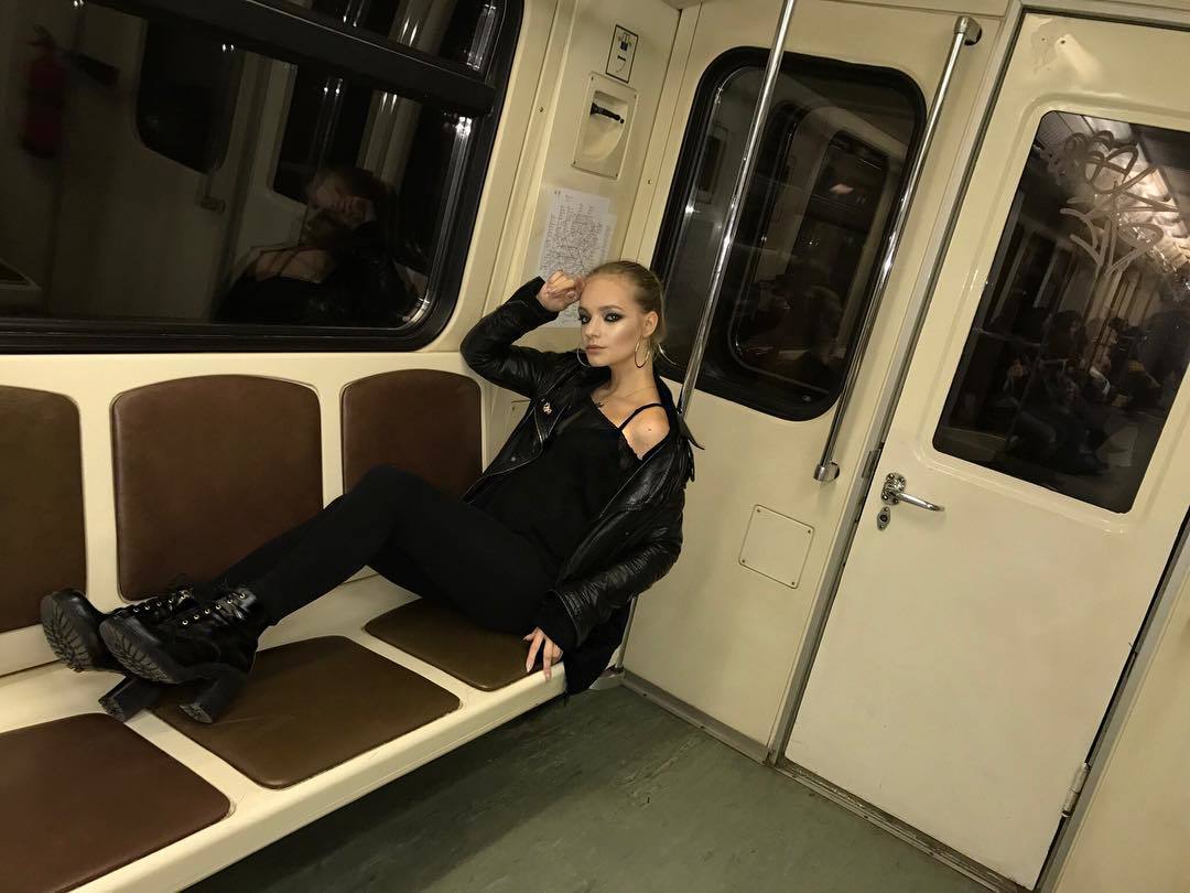 Elizaveta Peskova at a photo shoot in the subway - The photo, Metro, 