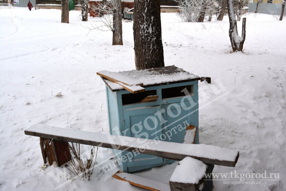 In Bratsk, people received new apartments, and old furniture is thrown right into the street - Bratsk, Irkutsk, Relocation, Bad people, Garbage, Trash, Furniture, Longpost