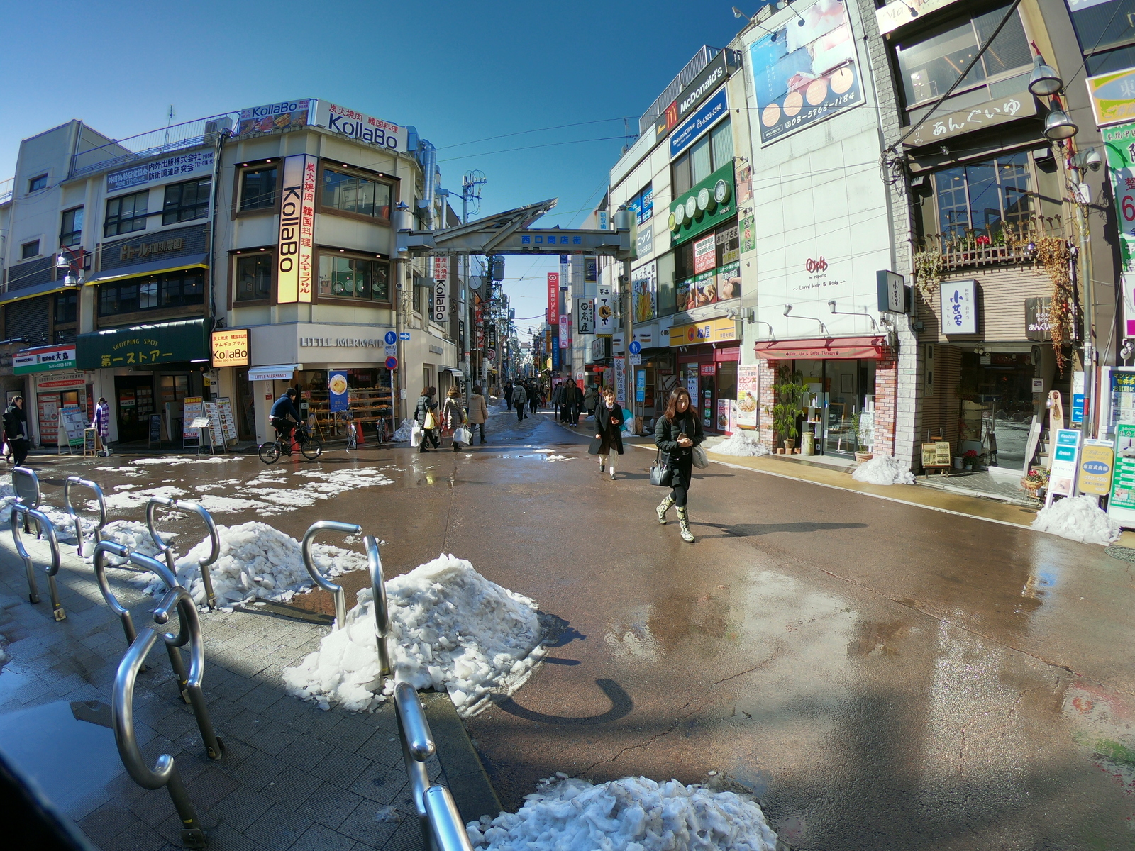 The first snow in Tokyo and the reaction of the townspeople - Japan, Tokyo, Snow, Apocalypse, Longpost