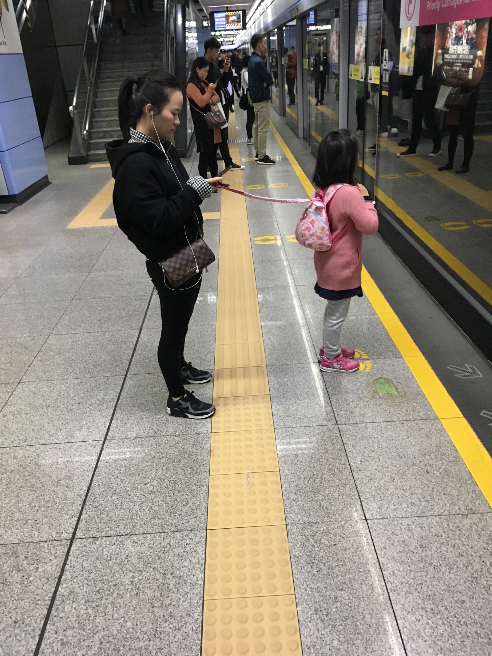 I thought these leashes were only for pets and small children... - My, China, Children, Yamma, Leash, Longpost