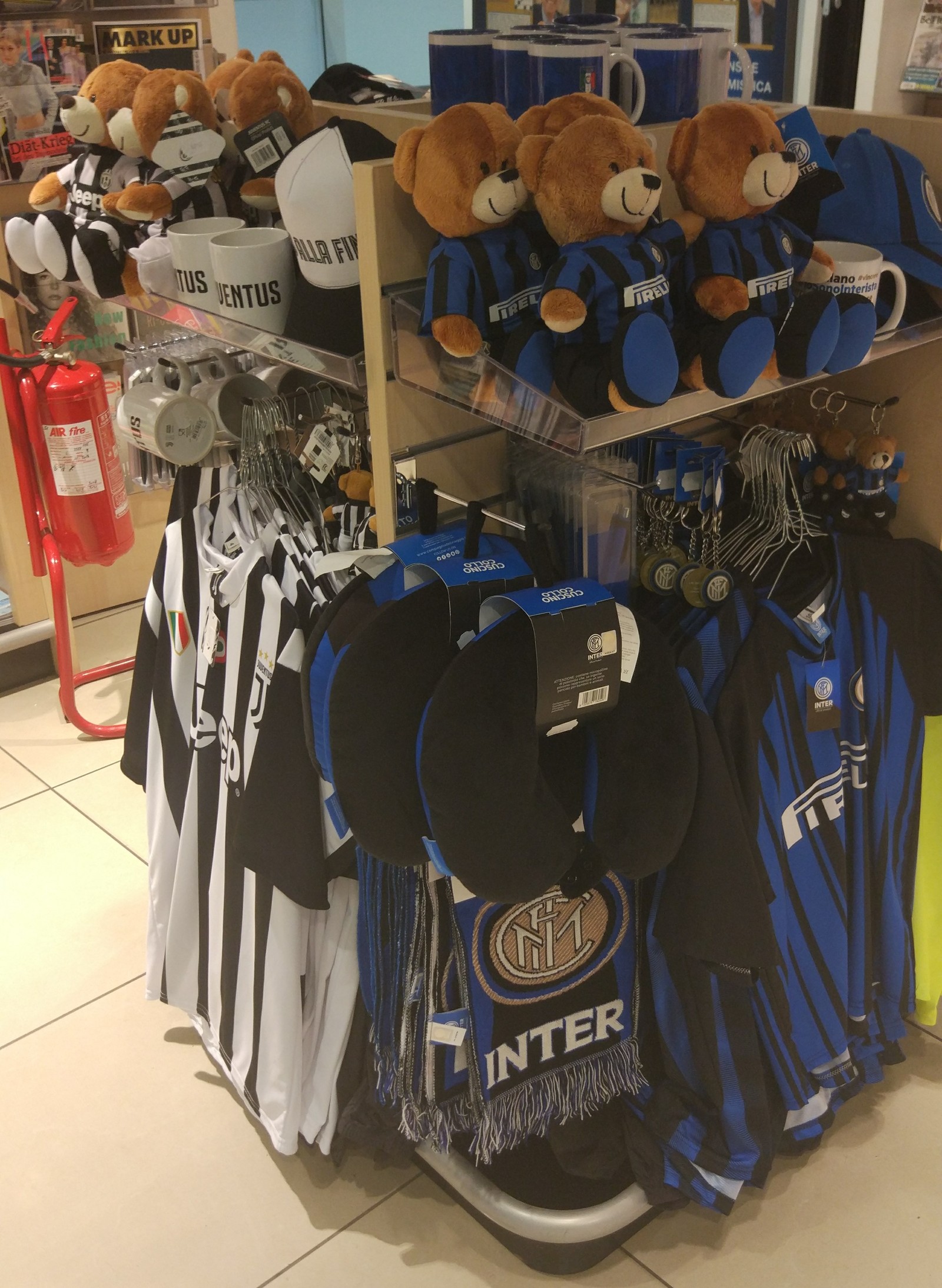 And it's at the Milan airport! - My, Football, Milan, Juventus, Inter