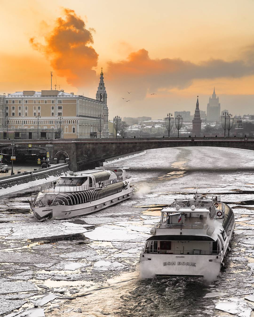 Winter navigation on the Moscow River ... - Moscow, Moscow River, The photo