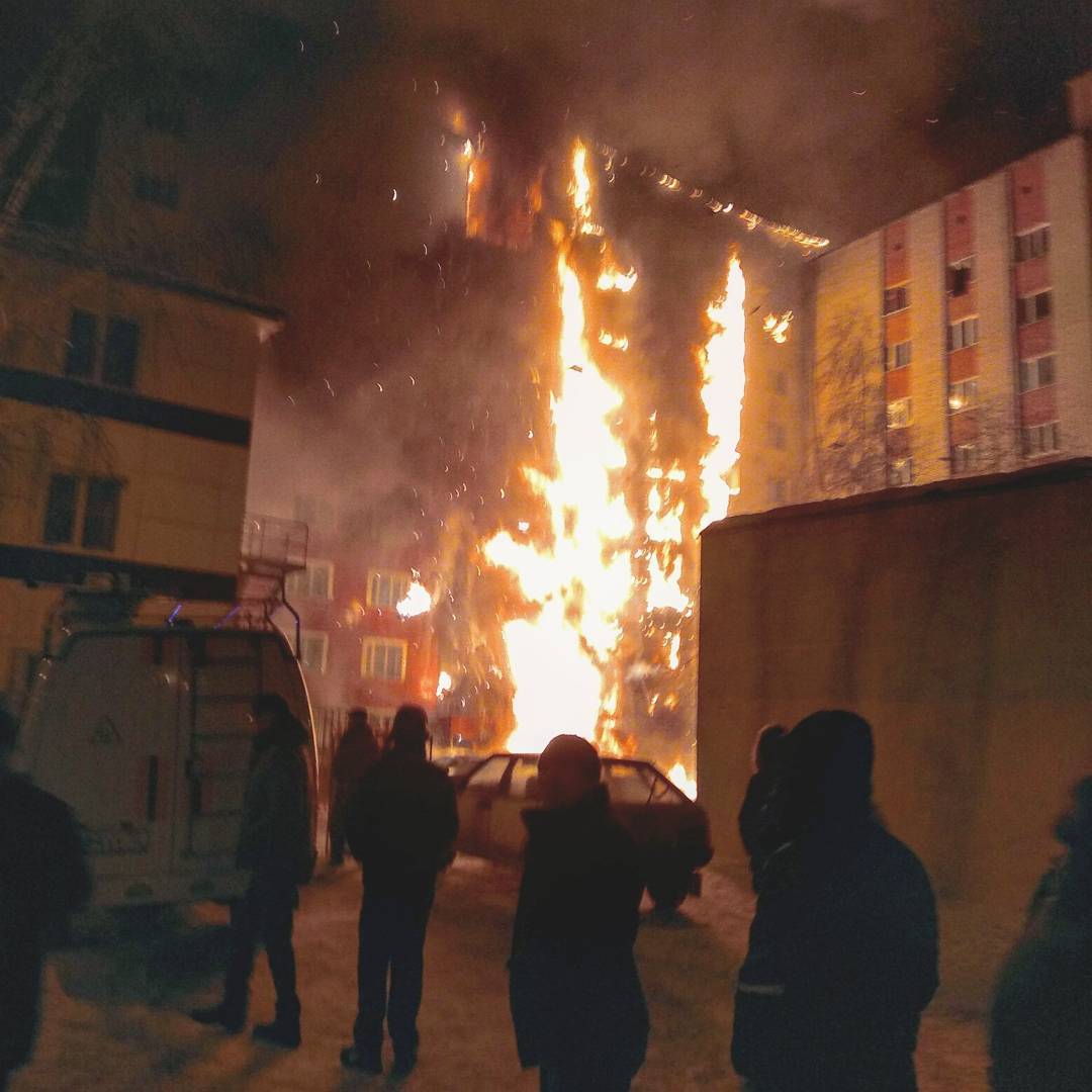 После страшного пожара на Олимпийской в Тюмени разберут обшивку сотен домов  | Пикабу