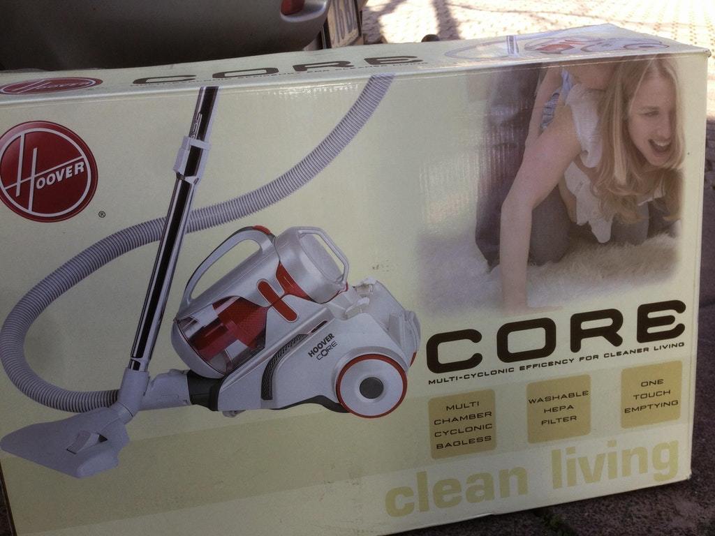 I think this company needs to change the designer) - Package, A vacuum cleaner