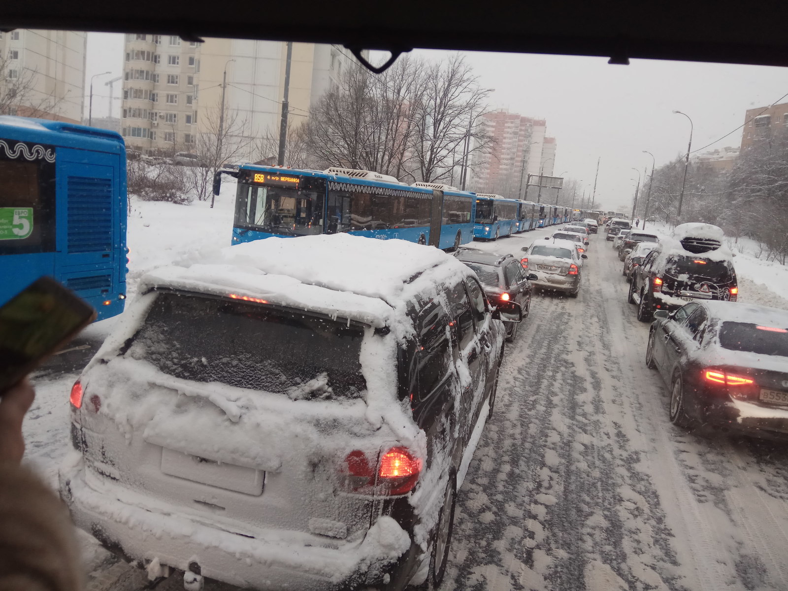 And in Moscow, buses are not allowed on the Warsaw highway - My, Snow, Public transport, Moscow, Longpost