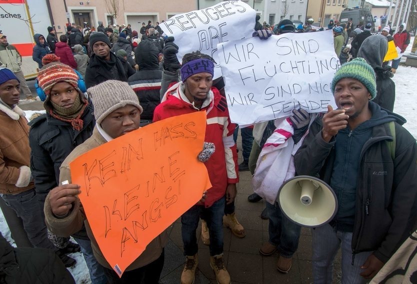 German worker with refugees admitted that she was wrong and plans to leave for Poland - Migrants, Germany, Poland, Politics