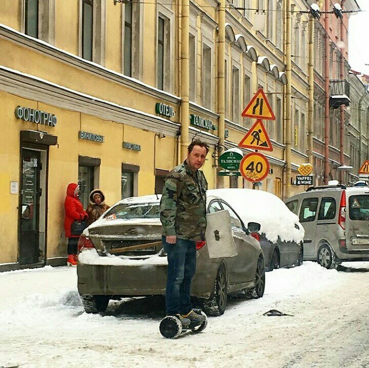 Without a hat, in sandals, on a hoverboard with a shovel ..... where did he go? - Hoverboard, Saint Petersburg