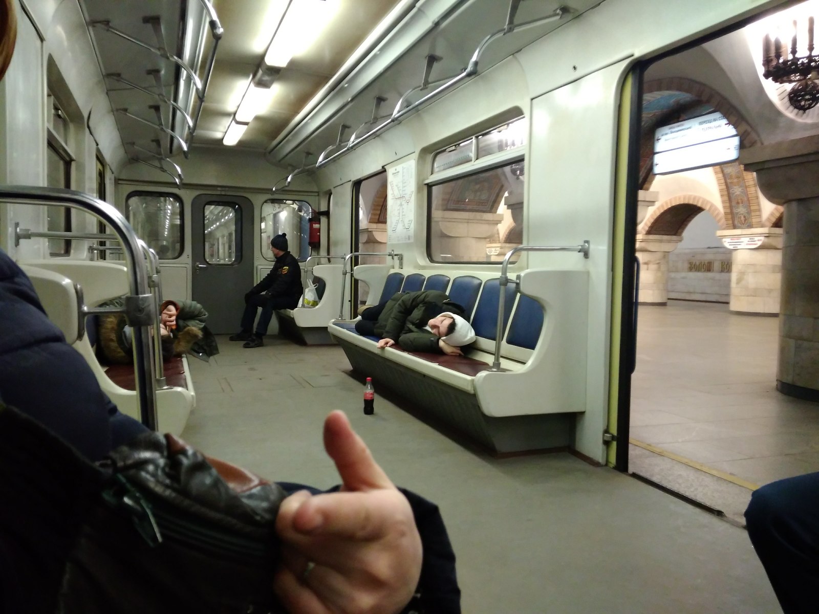 Quiet time in the Kiev metro - My, Metro, Dream, Quiet hour