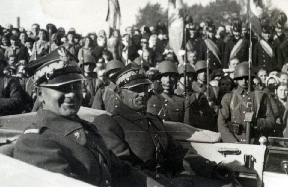 600 years have been waiting for you - Polish troops enter Czechoslovakia, 1938. - Interbellum, Poland, Czechoslovakia, Longpost