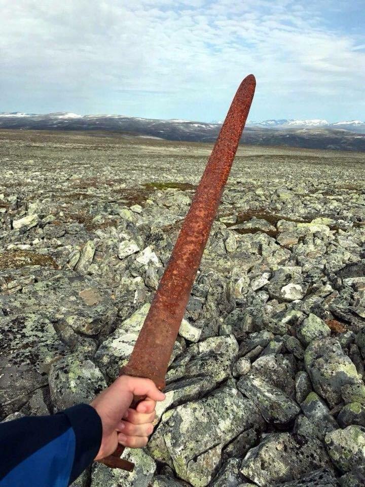 A 1,000-year-old Viking sword was found by hunters on a rock face in southern Norway. - Sword, Викинги, Norway