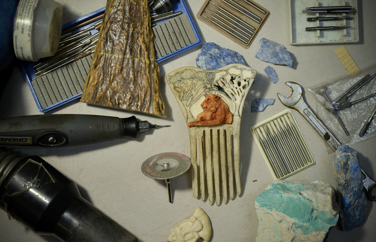 First attempts at bone and horn carving (a couple of unfinished works and a bit of the process) - My, Bone carving, Hairpins, Barrette, Butterfly, Needlework with process, Engraving, Longpost