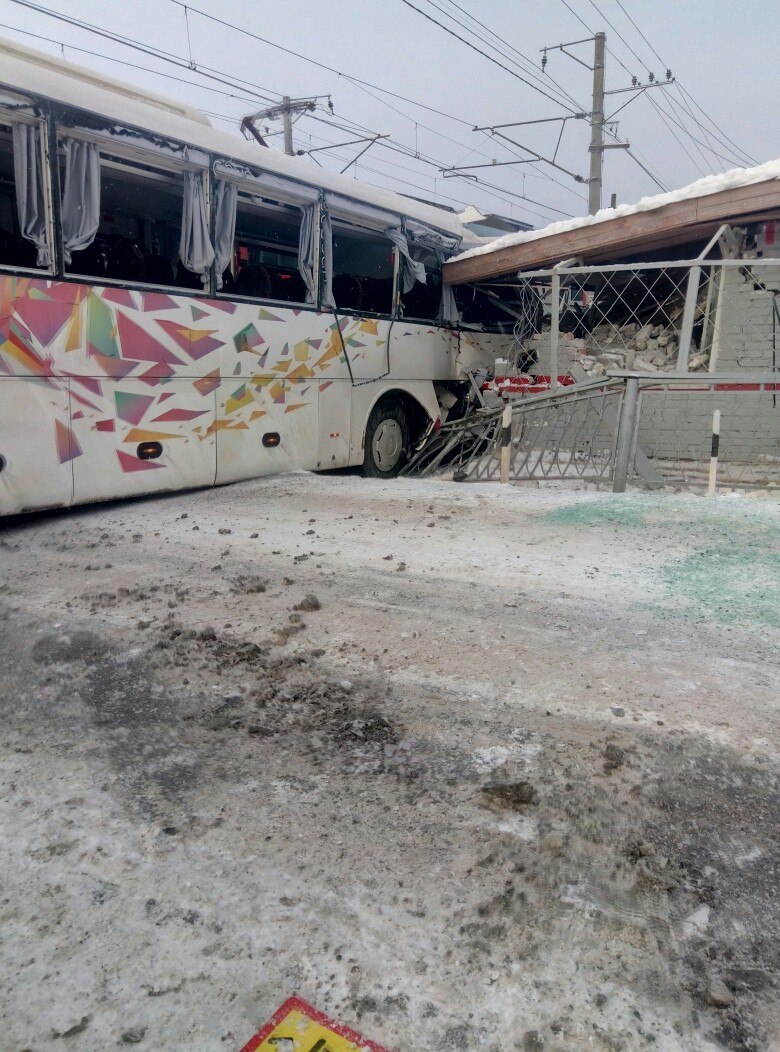 Road trap. - Crash, Russian Railways, Bus, Road accident, Railroad crossing, Longpost