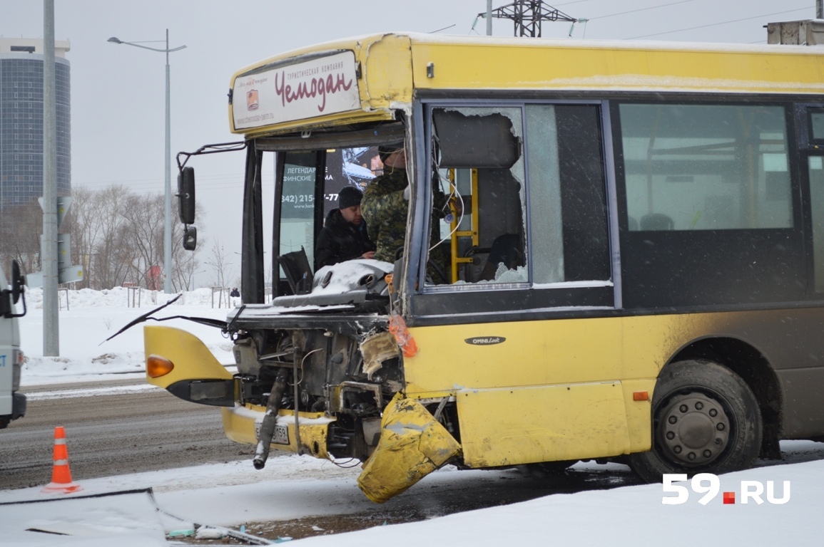 I fell, the passengers screamed. The conductor of bus No. 68 talks about the accident in which a Perm schoolboy died. - Crash, Permian, Death, Video, Longpost