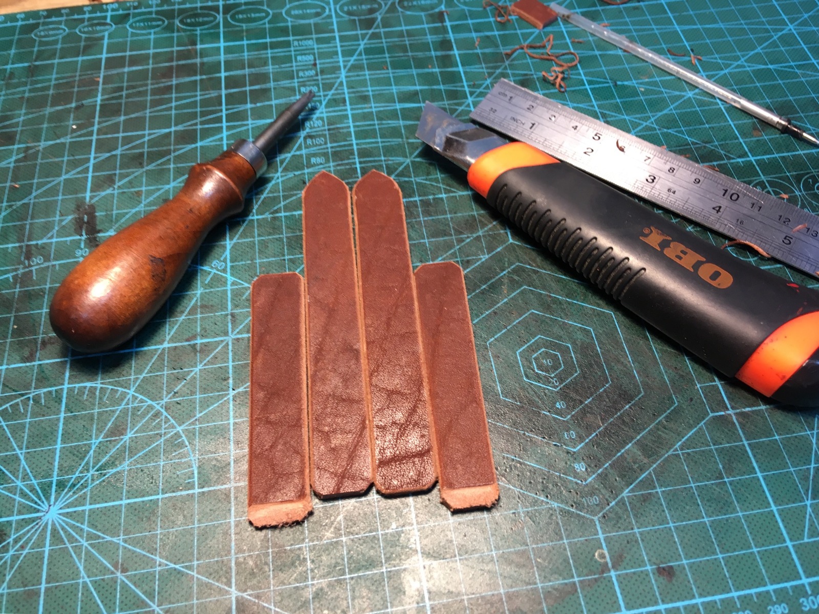 Bracers made of genuine leather. - My, Leather products, Belt, Leather, Leather, Role-playing games, Needlework with process, Sheath, Sword, Longpost