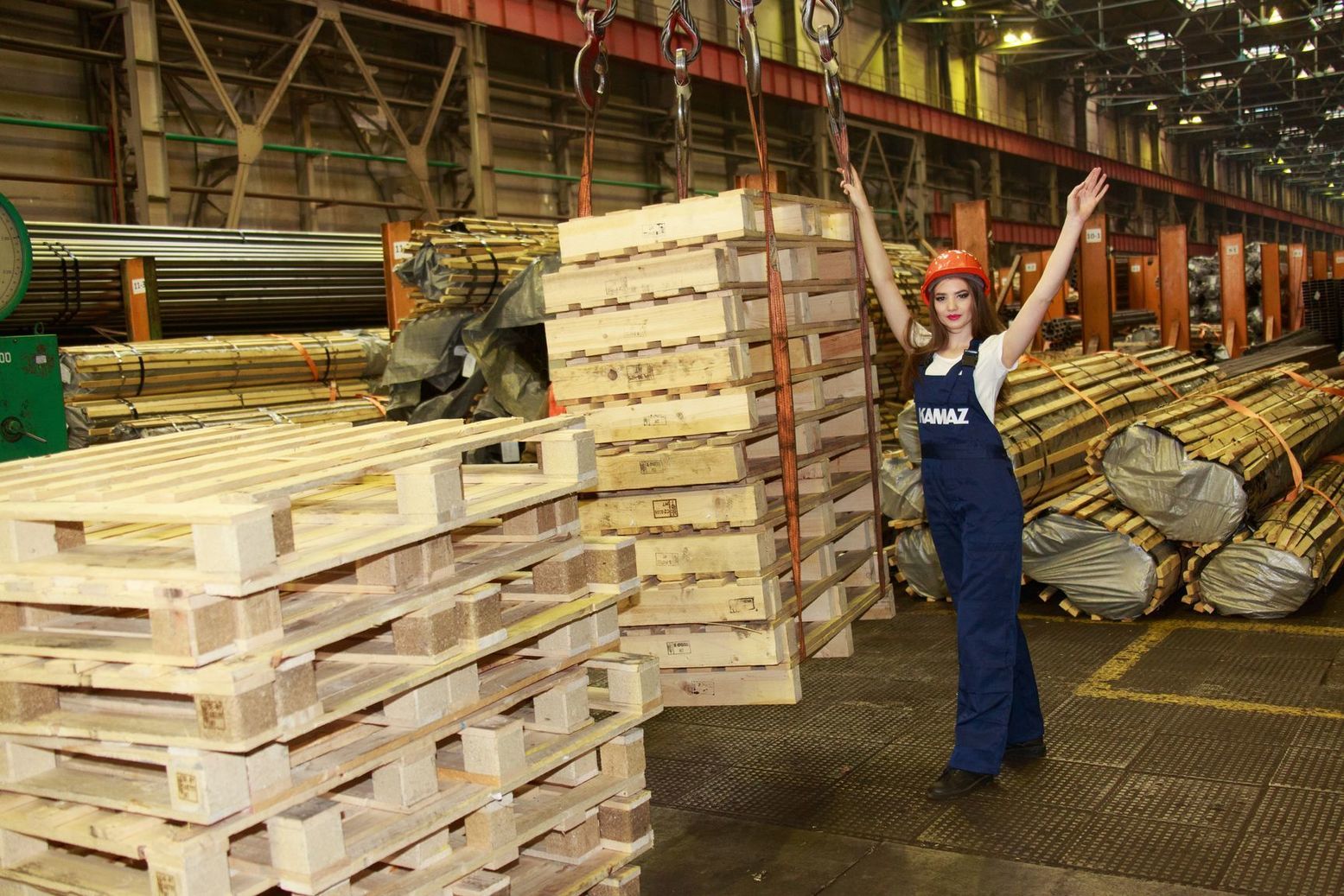 ZAVODchanki: Adelina Tarasova, computer operator of the section for providing metal to the KAMAZ PRZ - Kamaz, Zavodchanki, Production, Automotive industry, , Naberezhnye Chelny, Video, Longpost