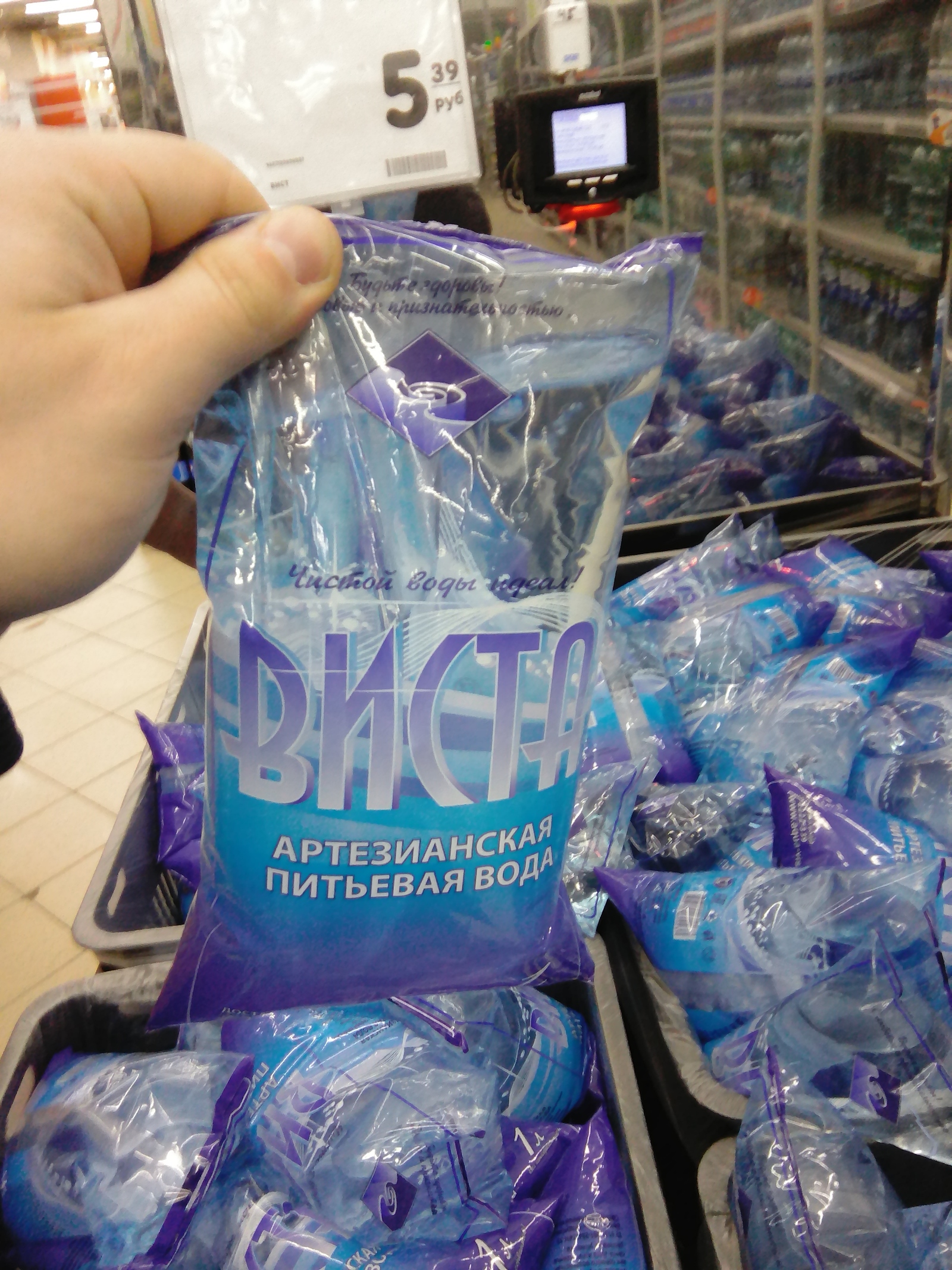 Заказ воды виста. Пакет с водой. Питьевая вода в пакетах. Упаковка для воды пакеты. Съедобный пакет с водой.