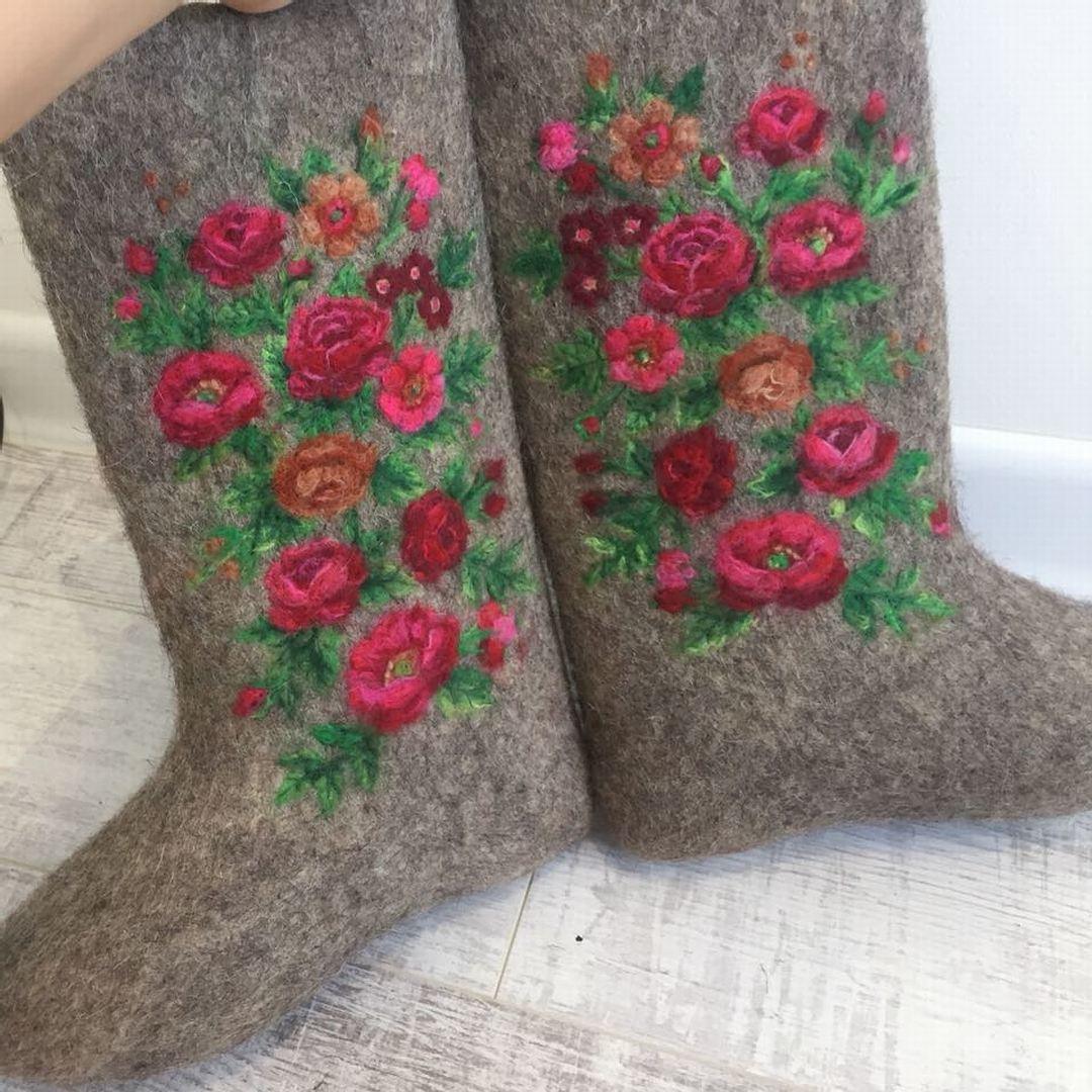 Decoration of felt boots with wool. - My, Felt boots, cat, Assistant, Decor, , Longpost